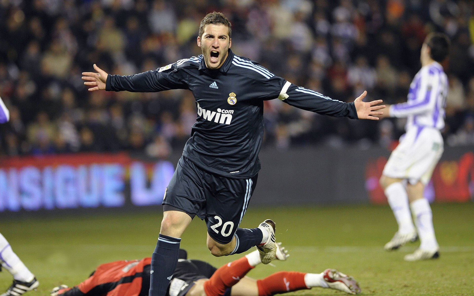 世界杯：莫德里奇宣布暂不退队 目标带队打完下一届欧洲杯